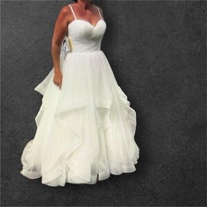 Ball-Gown Sweetheart Ivory Tulle Casting Ruffle Wedding Dress, Removable Straps